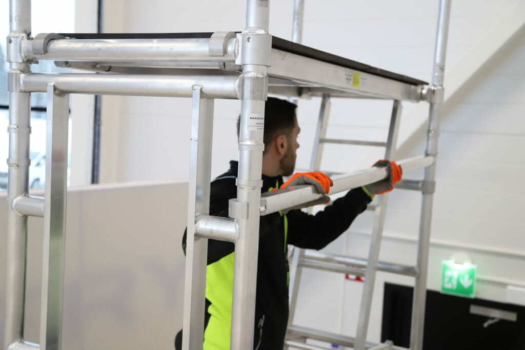 AMO alumiiniset rakennustelineet asennus